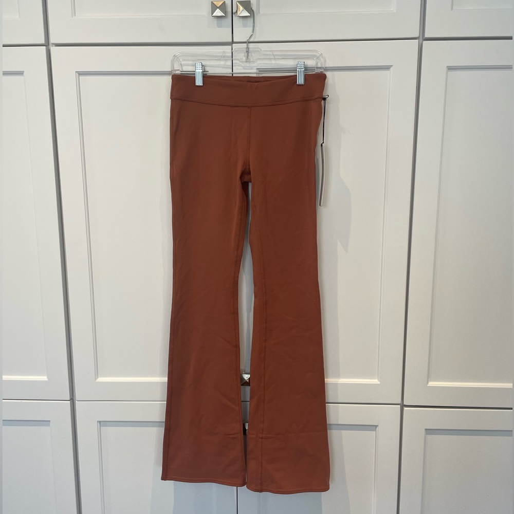 Alo Yoga Airbrush Low Rise Boot Cut Legging